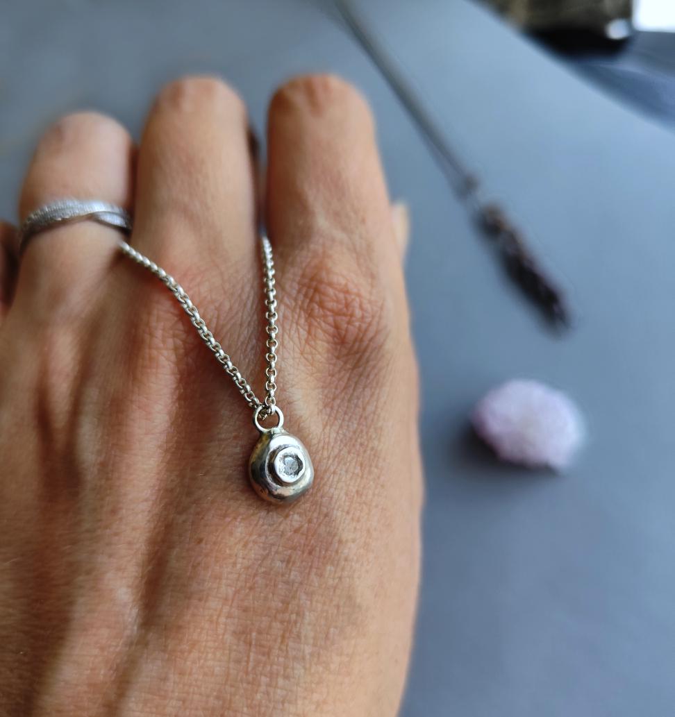 Raw Silver Pebble Necklace with Zircon Crystal, Small Charm Necklace Silver .925, minimal Brutalist Silver Jewellery for Him and Her