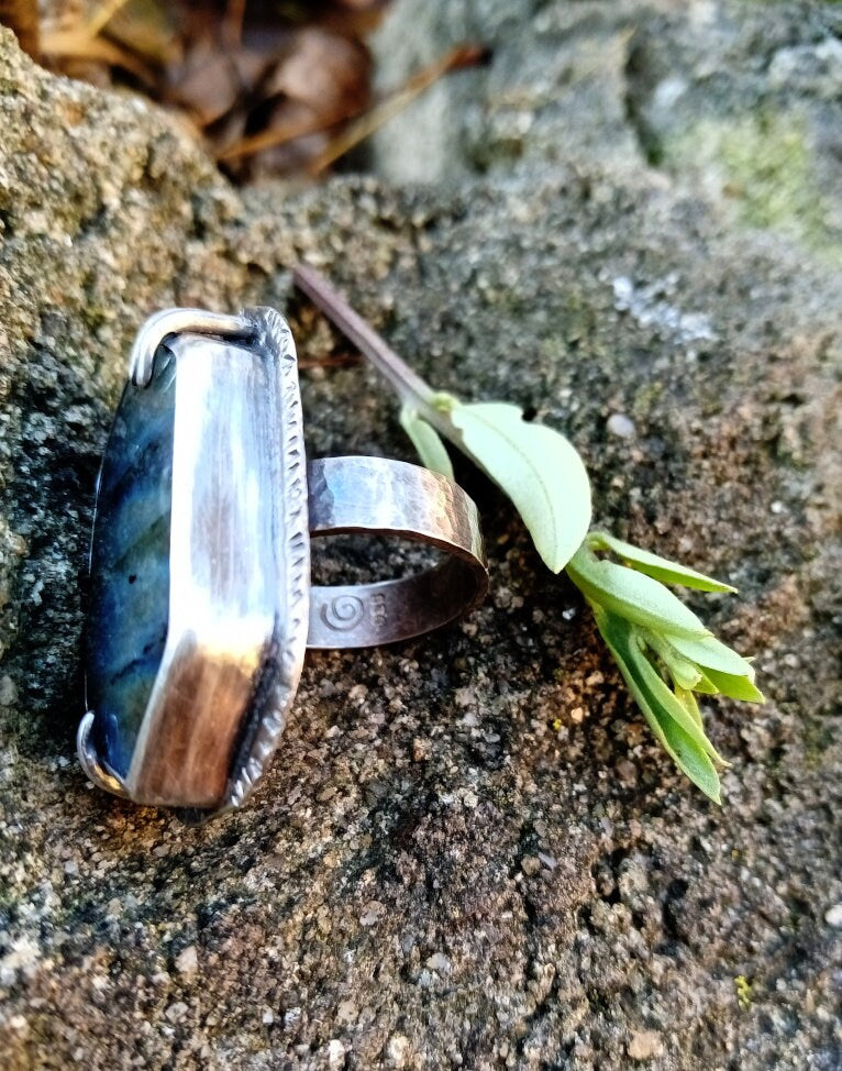 Statement Hexagonal Ring with Flashy Labradorite - Band size 55//15// 01/2