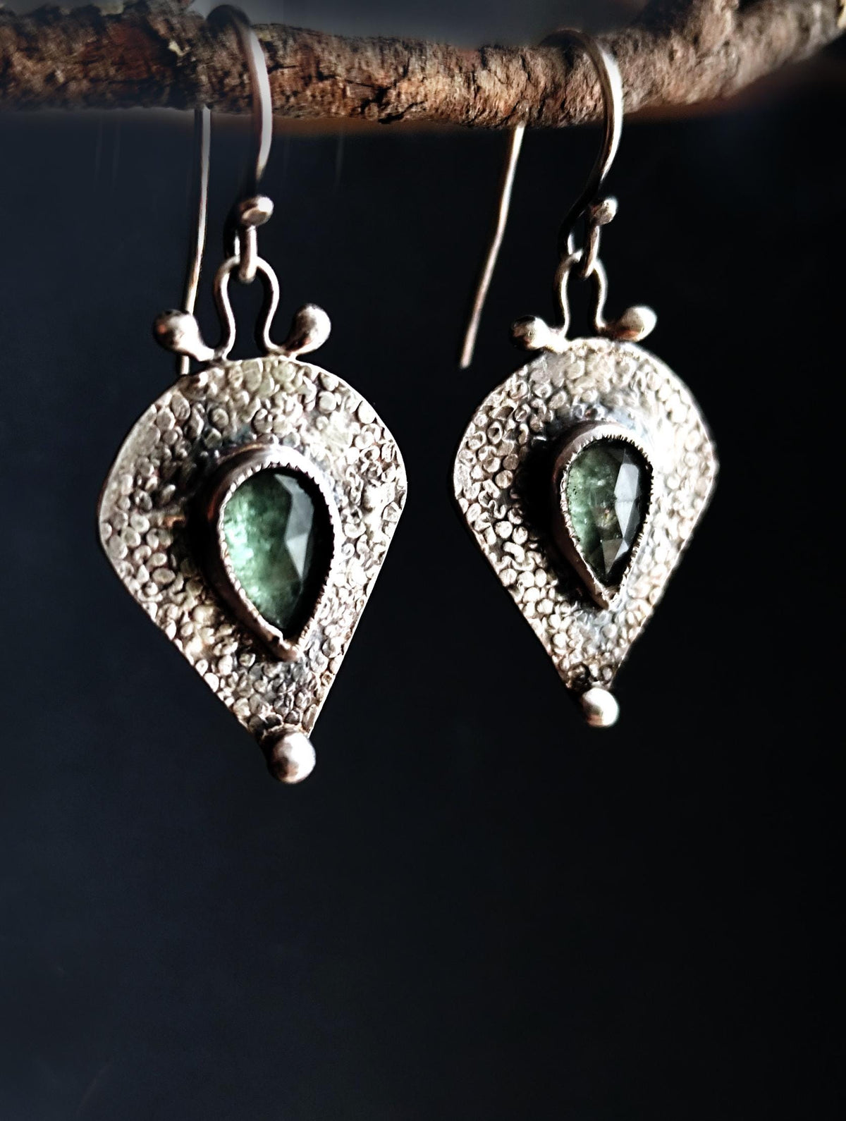 Rustic green Kyanite Hoop Earrings, Triangular Earrings Silver, Kyanite Textured Dangles, Geometrical Oxidized Sterling Earrings, Modern 925