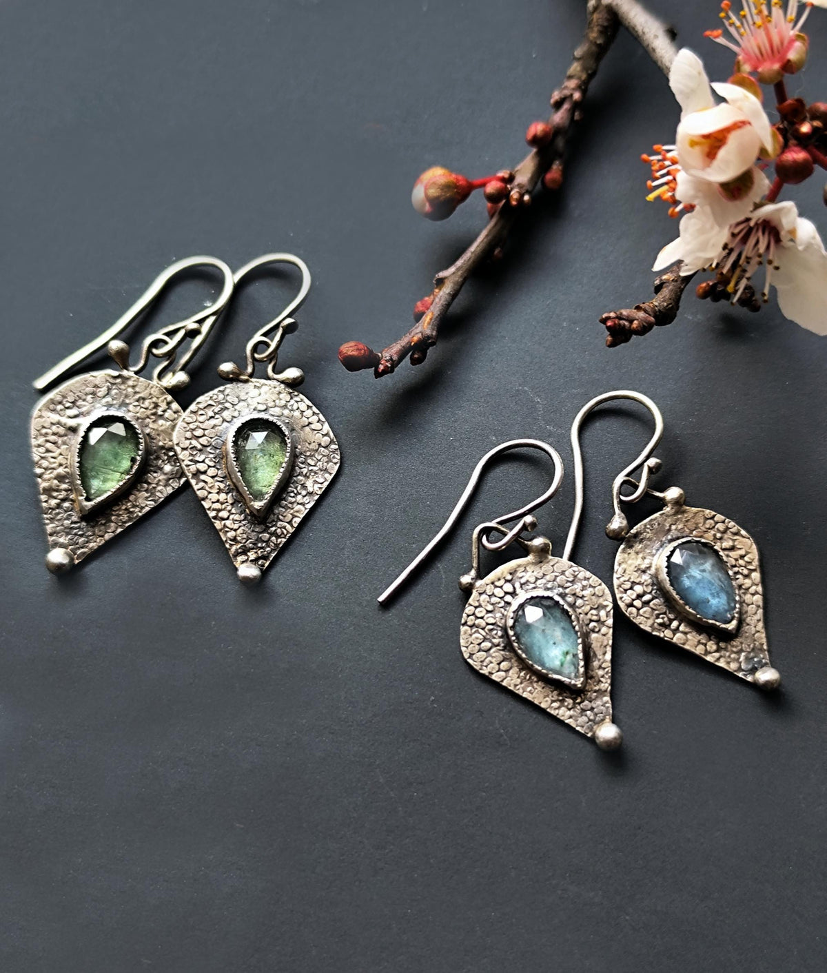 Rustic green Kyanite Hoop Earrings, Triangular Earrings Silver, Kyanite Textured Dangles, Geometrical Oxidized Sterling Earrings, Modern 925