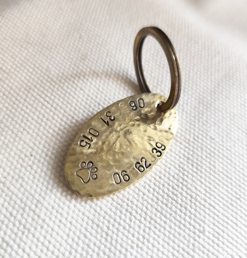 Hammered Texture Brass Oval ID Tag - Personalized Pet Tag / Key-ring Detail